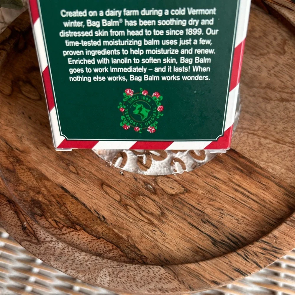 Bag Balm Original Skin Moisturizer set contains four 0.33 oz (9.35g) mini tubes